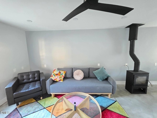 114 Chaucer Court - Photo 1