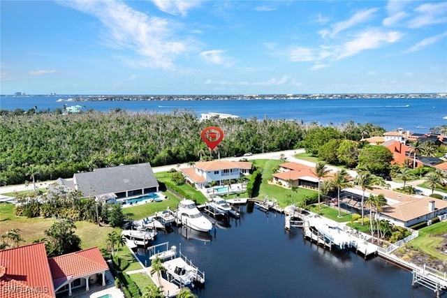 6448 Griffin Boulevard - Photo 1
