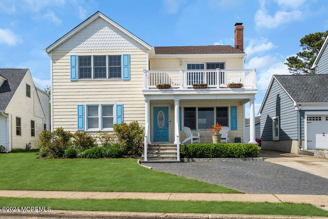 305 North Boulevard - Photo 1