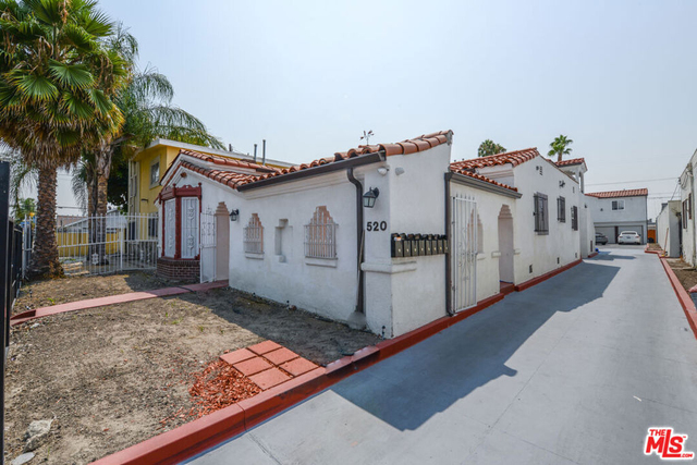 520 W 82nd Street - Photo 1