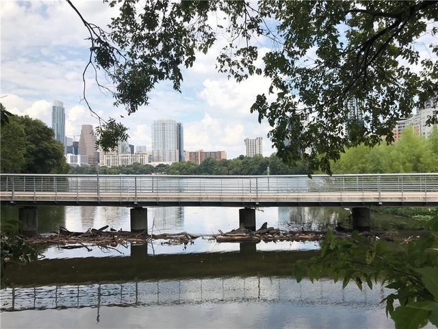 500 E Riverside Dr - Photo 1