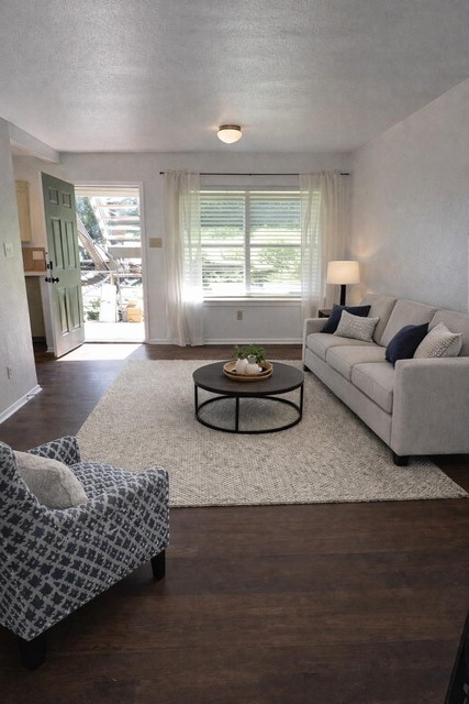 1514 Parker Ln - Photo 1