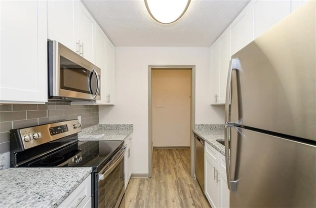 730 Franklin Gateway Se - Photo 1