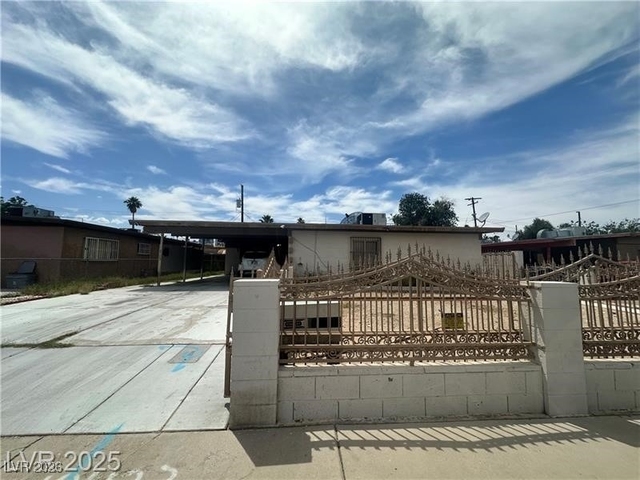 2300 Pardee Place - Photo 1