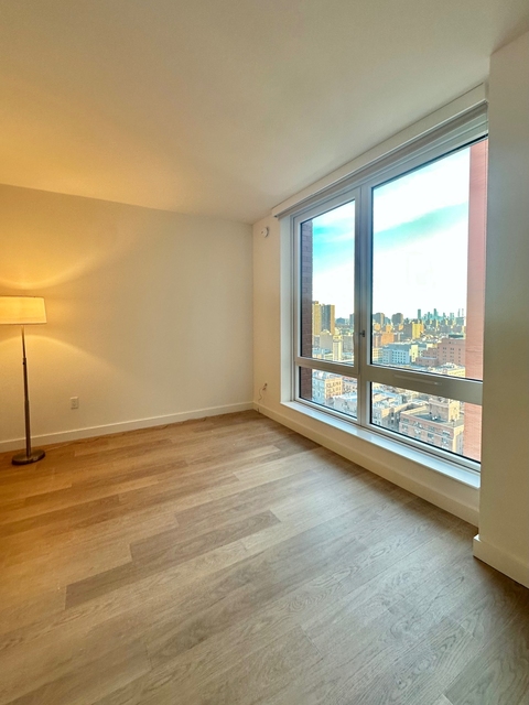 126th St and 5th Ave  - Photo 1