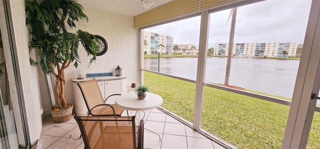 121 Se 3rd Avenue - Photo 1