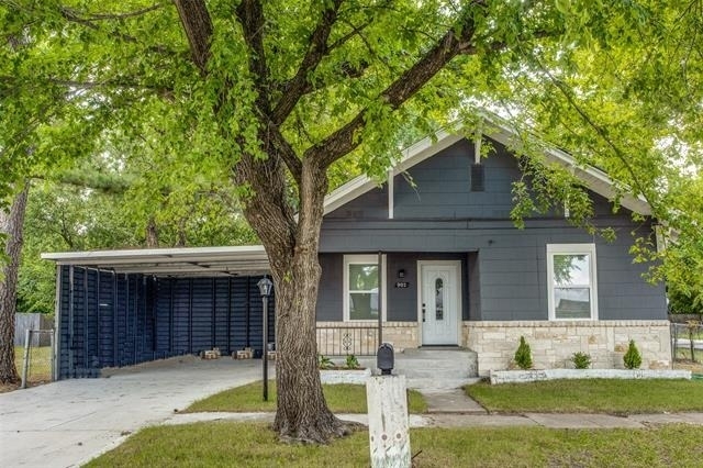 902 Clark Street - Photo 1