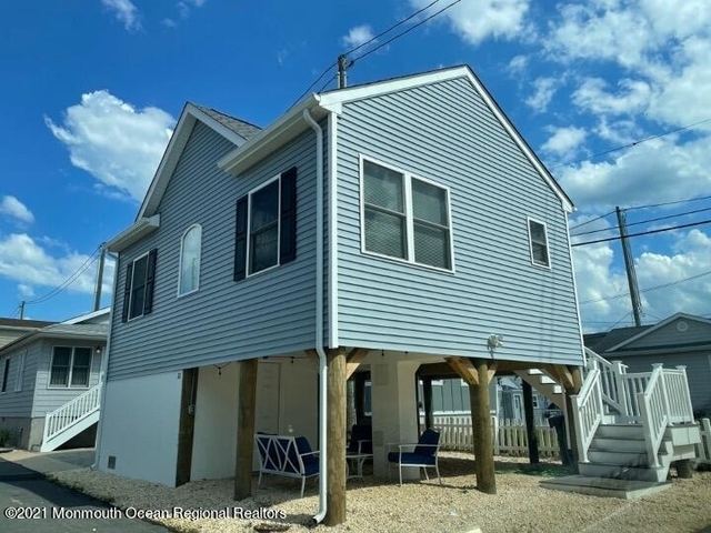 121 W Tide Way - Photo 1