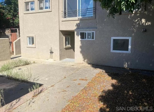 528 N Citrus Ave - Photo 1