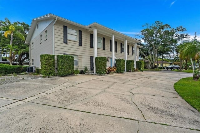 503 Monterey Boulevard Ne - Photo 1