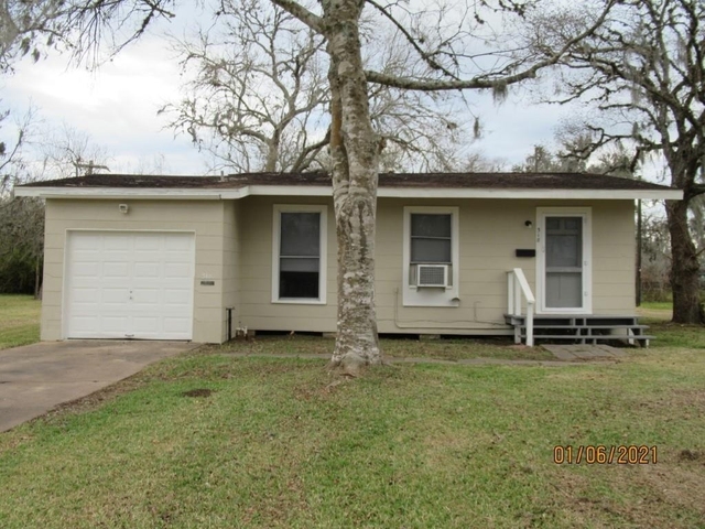 318 Circle Way Street - Photo 1