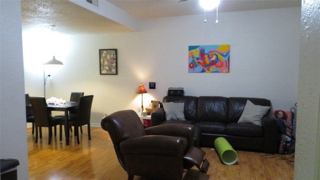 1910 Robbins Pl - Photo 1