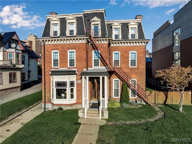 617 Niagara Street - Photo 1