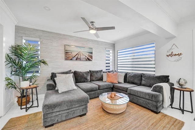 6740 Custer - Photo 1