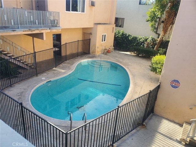 15900 Vanowen - Photo 1
