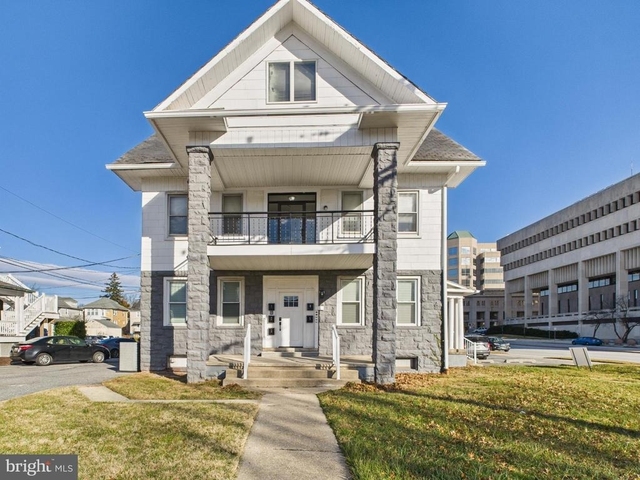 300 W Chesapeake Avenue W - Photo 1