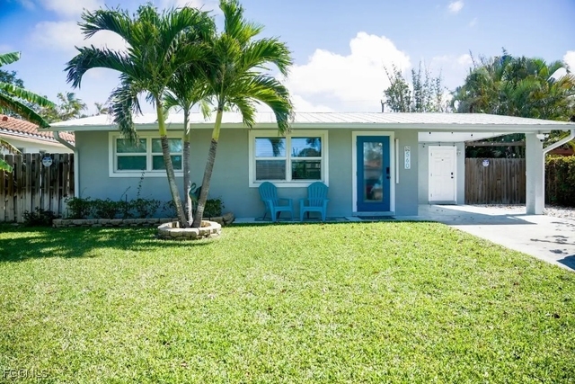 560 E Valley Drive - Photo 1