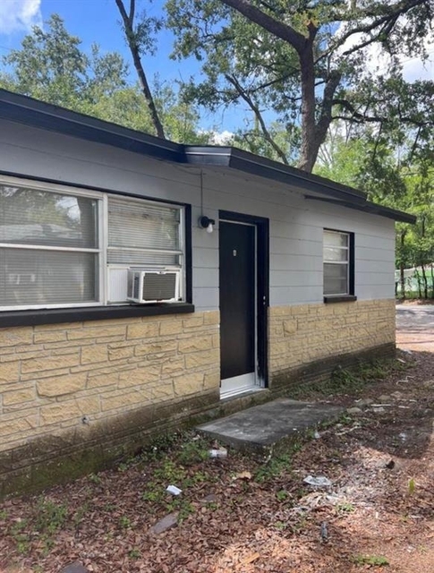1601 E Marks Drive - Photo 1