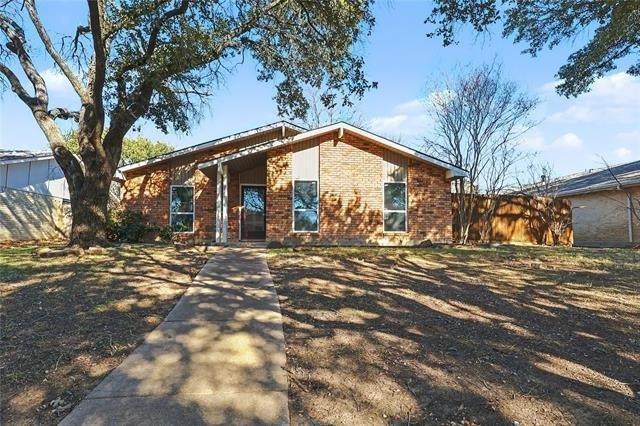 921 Middle Cove Drive - Photo 1