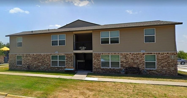 1501 Newland Dr - Photo 1