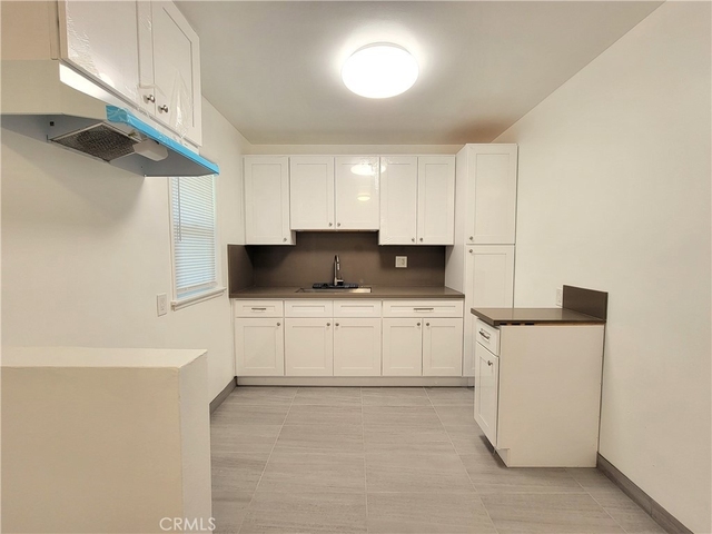 1316 1/2 Anaheim Street - Photo 1