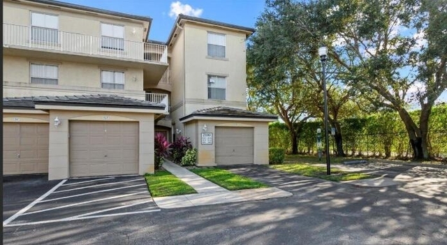 2100 Greenview Shores Boulevar - Photo 1