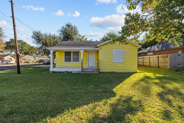 1916 N Logan Street - Photo 1
