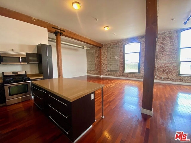 652 Mateo Street - Photo 1