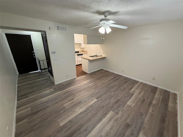 2408 Longview St - Photo 1