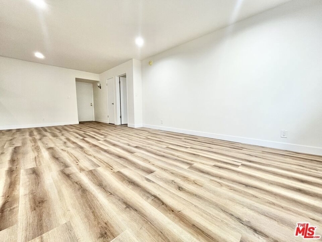 1784 N Sycamore Ave - Photo 1