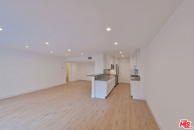 136 S Palm Drive - Photo 1
