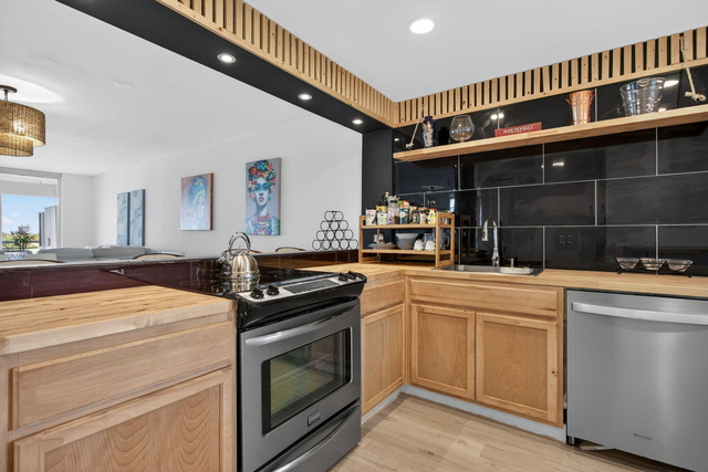 3960 Oaks Clubhouse Drive - Photo 1