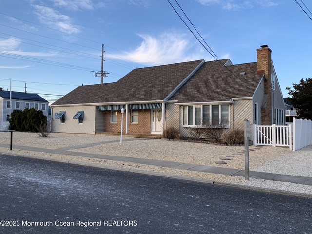 107 Carlton Place - Photo 1