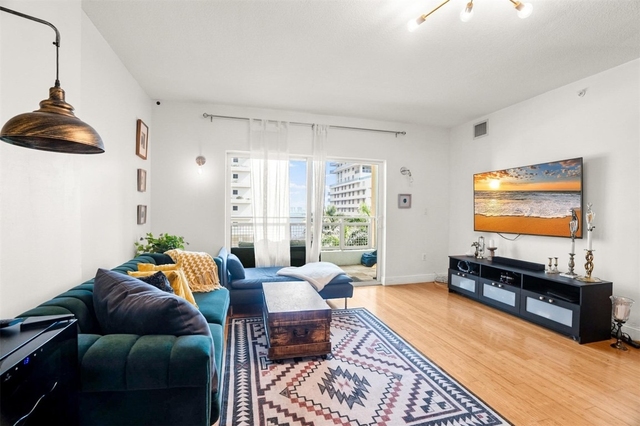 471 Ne 25th Street - Photo 1