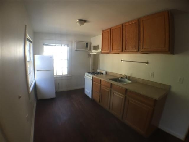 908 W 22nd St - Photo 1