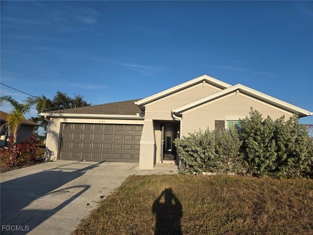 4125 Ne 15th Place - Photo 1