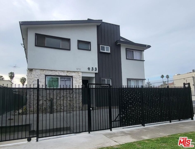 933 S Norton Avenue - Photo 1