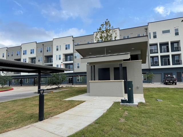 320 Goll St - Photo 1