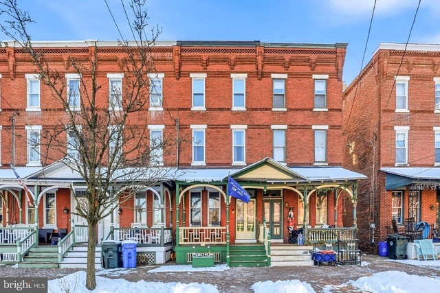 346 E Union Street - Photo 1