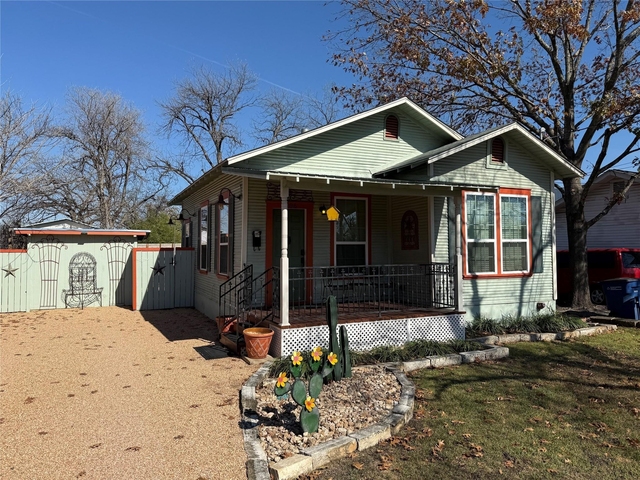 406 Normandy St - Photo 1