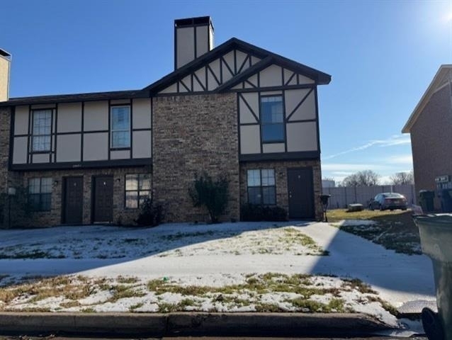 2802 Wimbledon Court - Photo 1