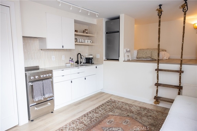 160 Avenida Florencia - Photo 1