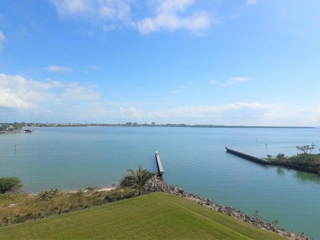 4 Harbour Isle Drive E - Photo 1