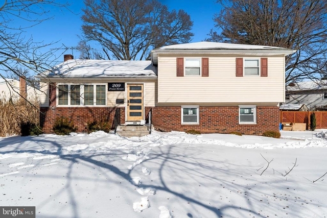 209 Front Street - Photo 1