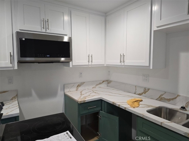 1319 3/4 E 59th Place - Photo 1