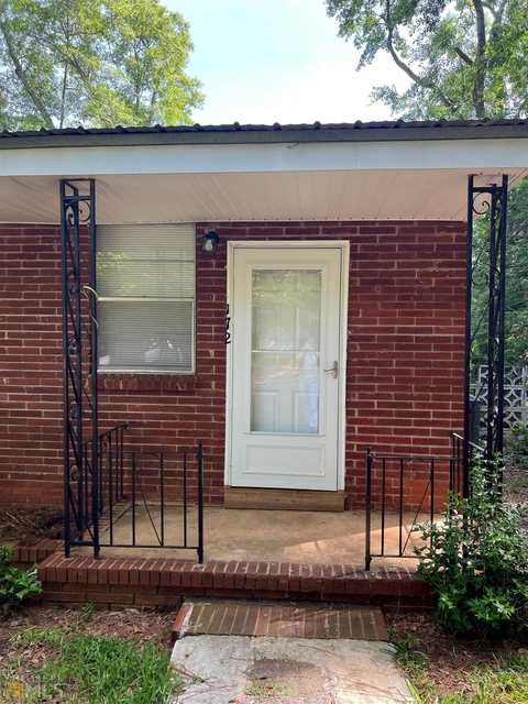 172 Hart Avenue - Photo 1