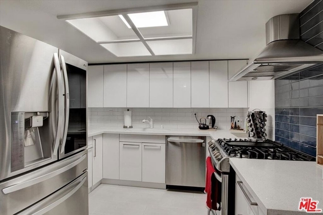 108 W Maple Street - Photo 1
