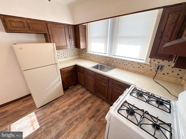 148 W Spencer Street - Photo 1