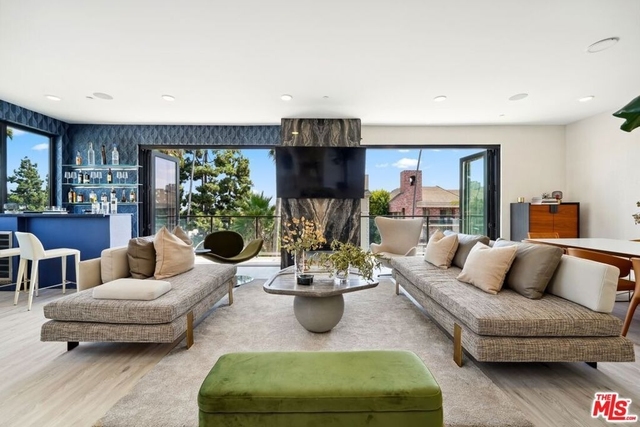 137 N Doheny Drive - Photo 1