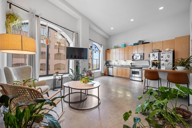 507 Sabine St - Photo 1